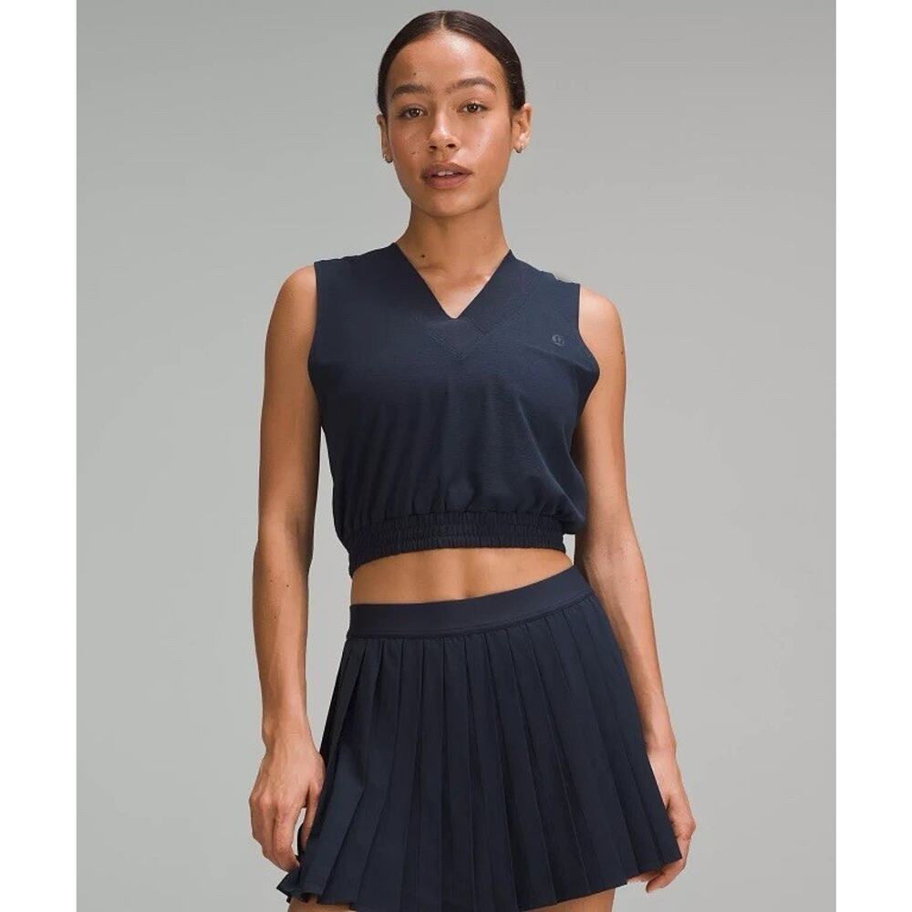 Lululemon Sleeveless Cropped Tennis Tank Size 2 Navy Blue V Neck EUC